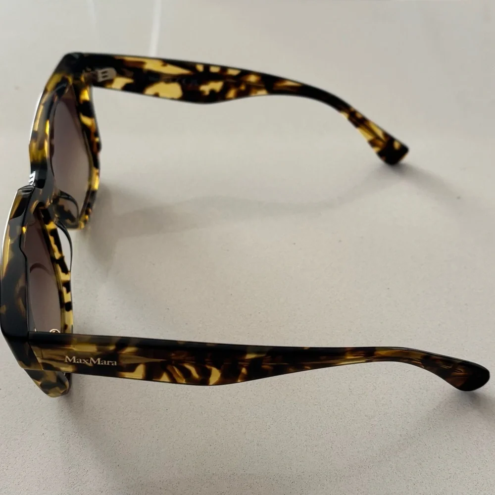 MaxMara Tortoiseshell Polarized Sunglasses with Gradient Brown Lenses - New